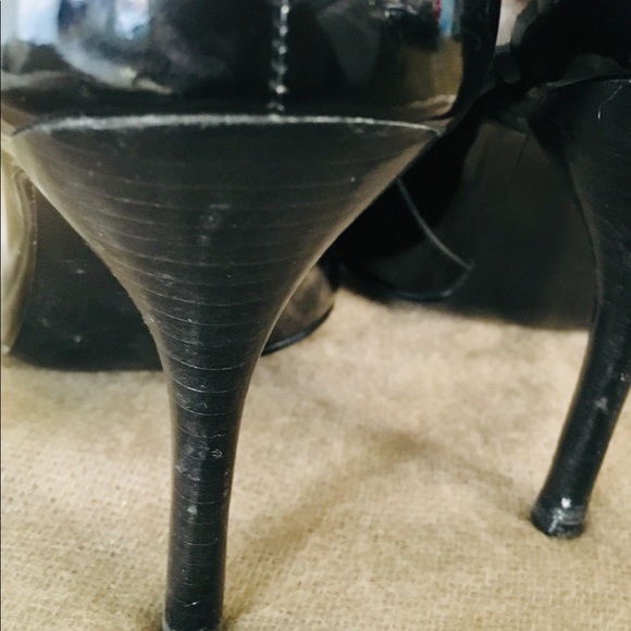 Guess Patent Leather Pumps - Picture 6 of 8
